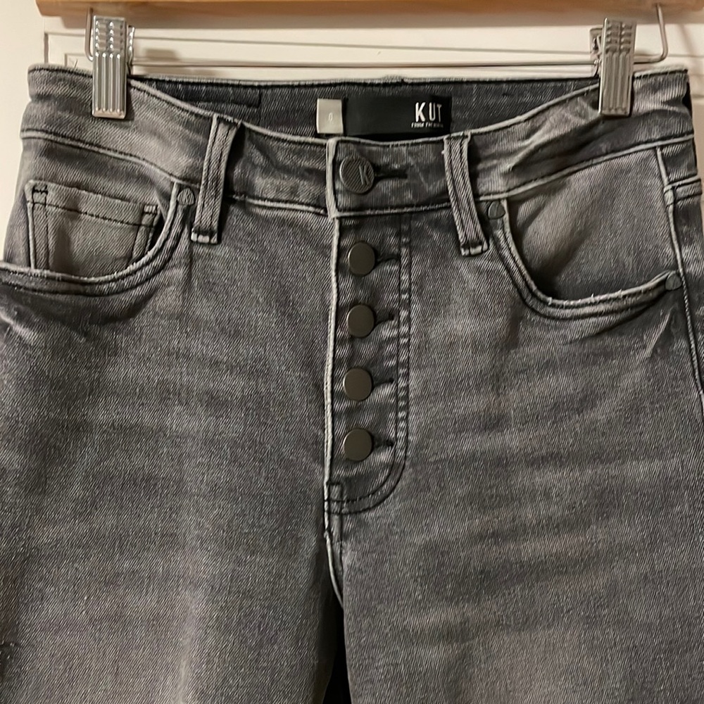 Kut from the cloth Reese ankle straight fab ab exposed buttons